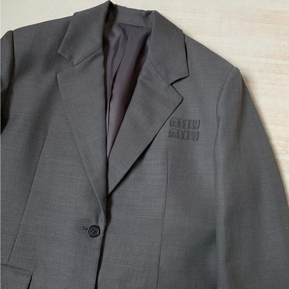 ❤️‍🔥CLEARANCE ❤️‍🔥 NWOT Miu Miu Gray Blazer with Blue Accents, Size 38 = M - Picture 2 of 7